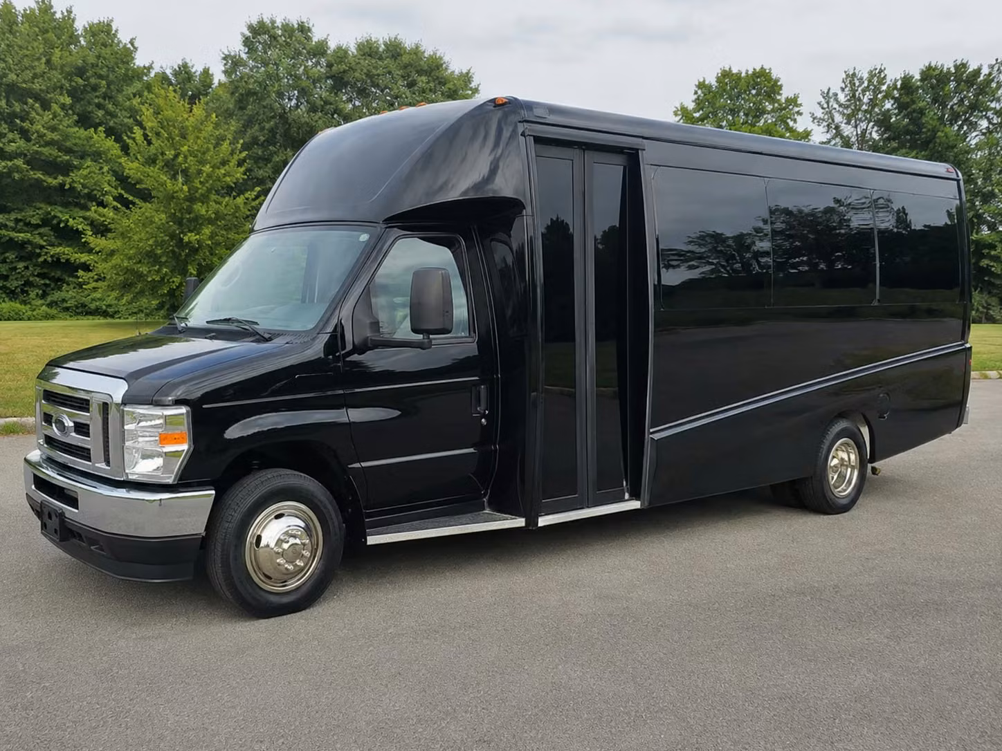 murrieta 18 passenger minibus rental